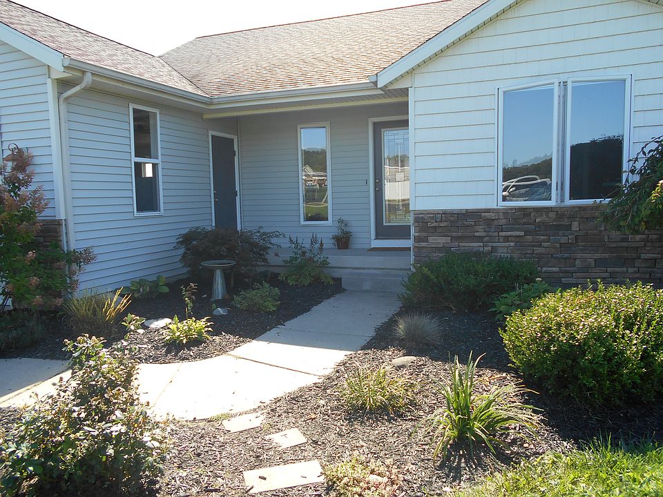 1st image of 222 Indian Bluffs Dr NE