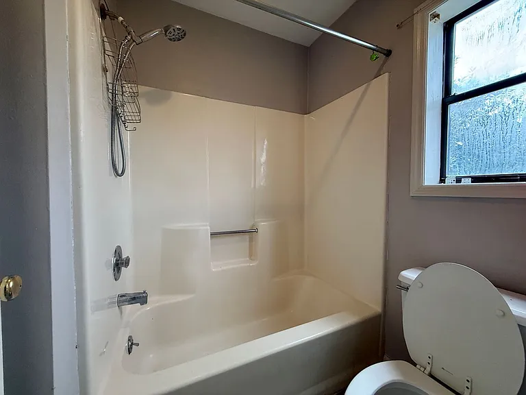932B Russell St — Photo 5