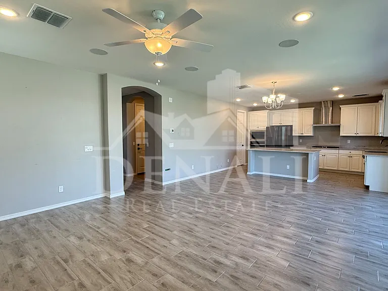 15068 W Pierce St — Photo 8