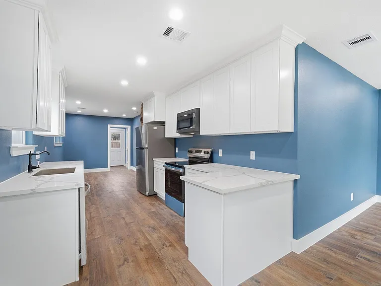 1210 Crockett St #B — Photo 7