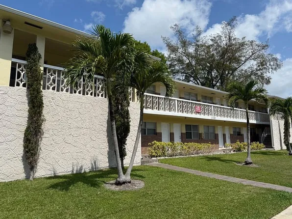 17080 NE 23rd Ave APT 1, N Miami Beach, FL 33160