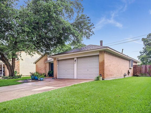 3rd image of 725 Canyon Springs Dr