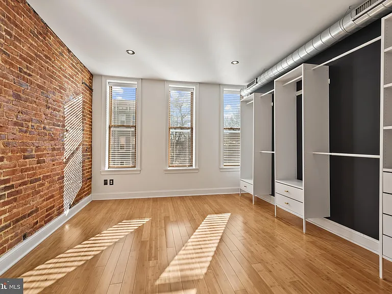 412 E Lanvale St — Photo 16