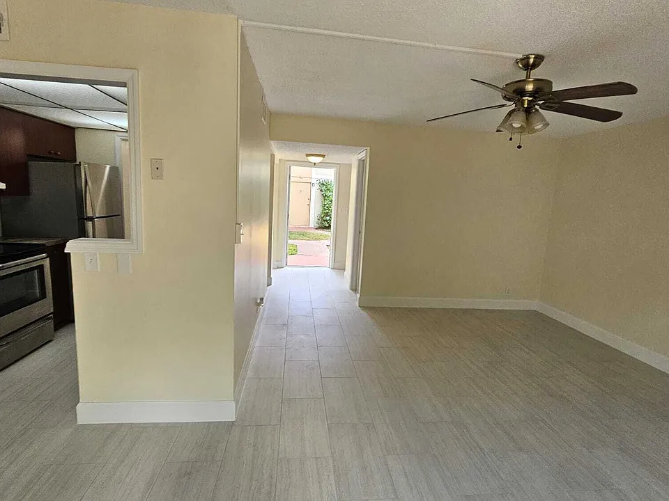 8801 W Sample Rd #11