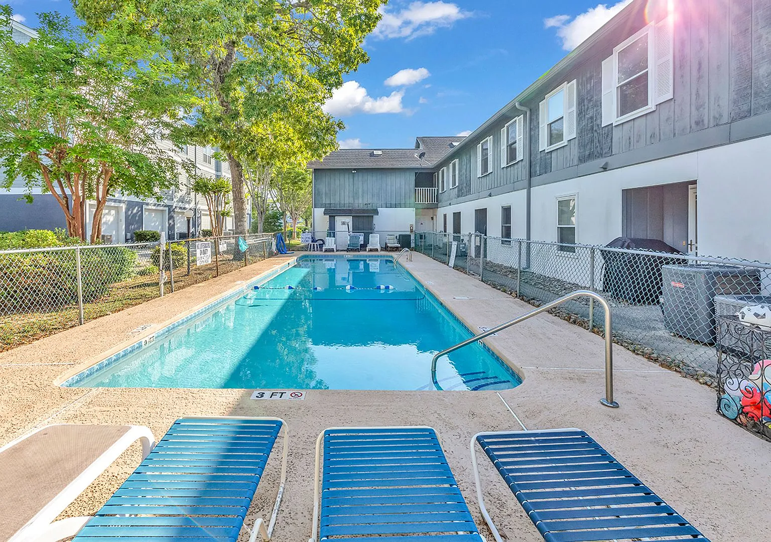 403 71st Ave N — Photo 2