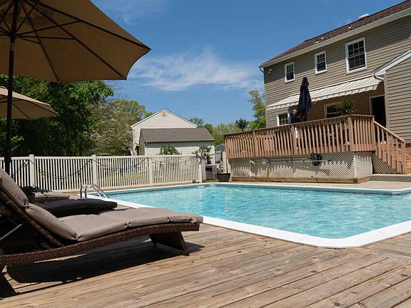 3rd image of 18 Burdge Dr