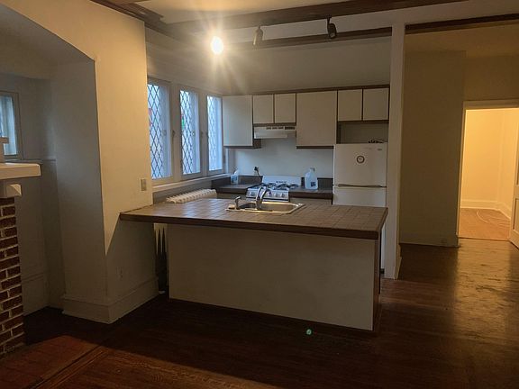 4th image of 4650 Larchwood Ave #1