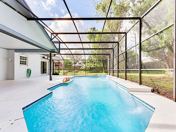 4th image of 4302 Winderlakes Dr