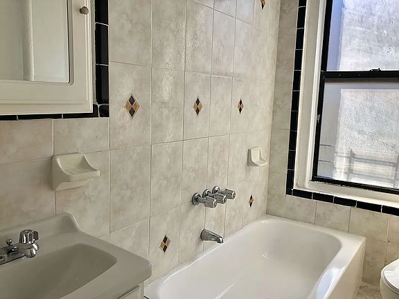 4th image of 685 Academy St Unit 3G