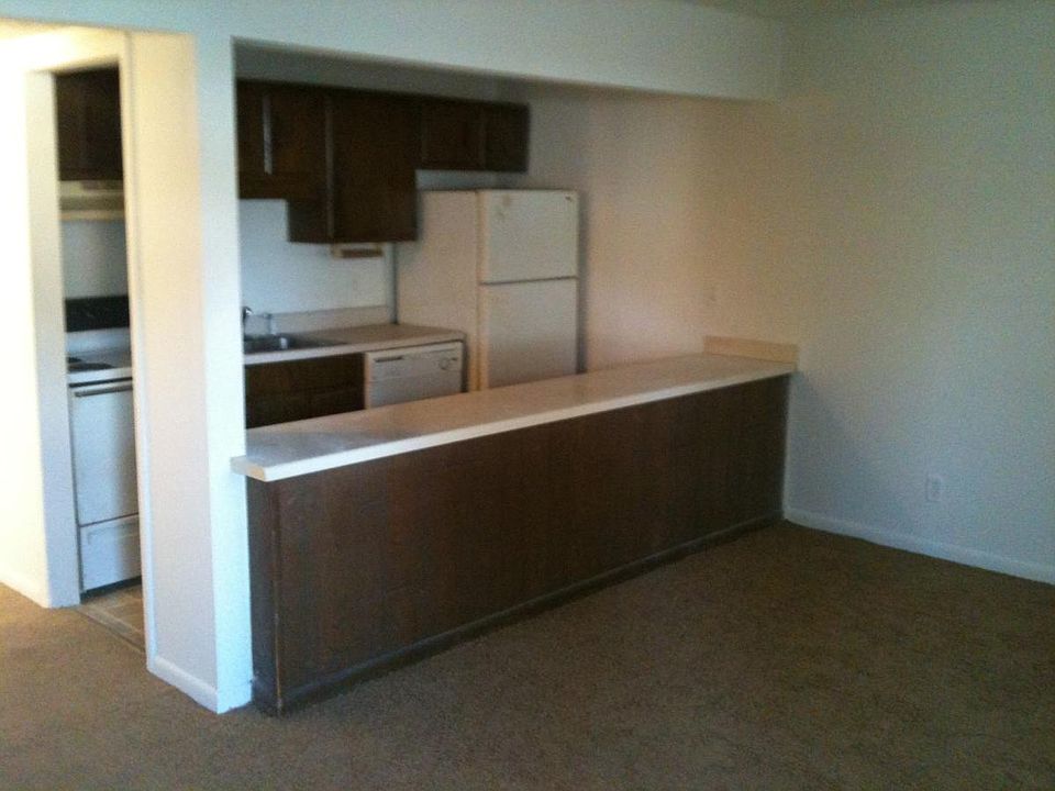 2nd image of 3025 Forest Hills Cir APT F