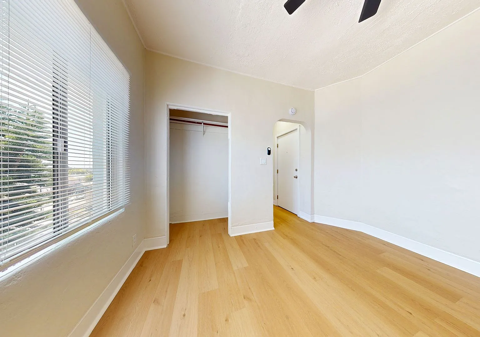5452 Bancroft Avenue — Photo 4