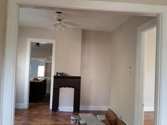 3rd image of 642 Oak St
