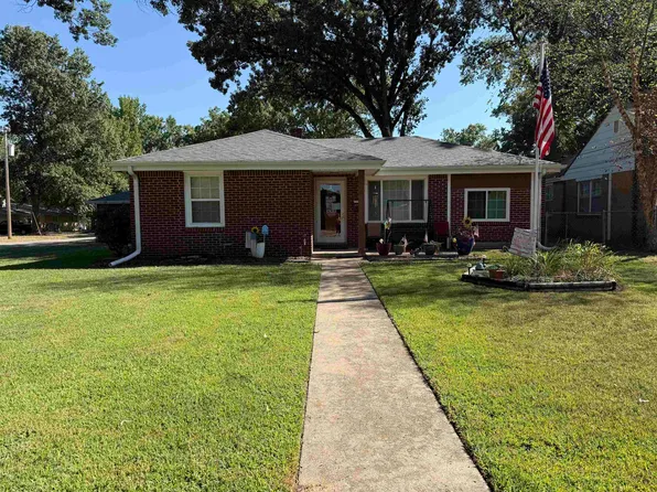 1221 Ann St, Winfield, KS 67156