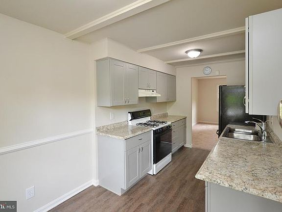 3rd image of 6286 Paddington Ln