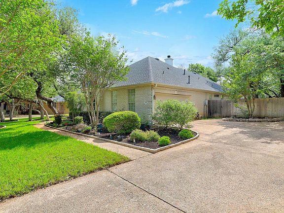 5th image of 301 Rim Rock Dr