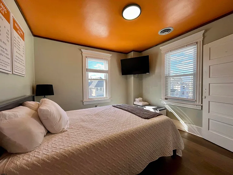105 N Windsor Ave — Photo 18