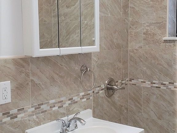 5th image of 3240 46th St APT 3A
