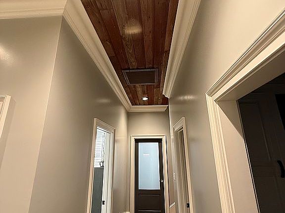 Laudry Rm Dr-Barnwood Ceilin