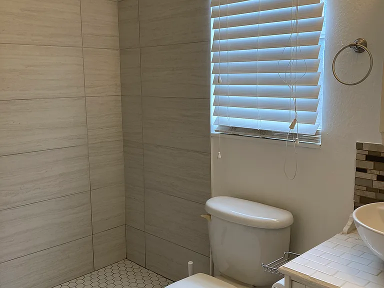 913 Maydell Ct — Photo 6