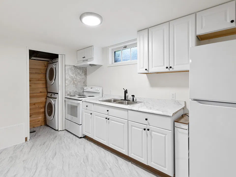 40 Mountain View Blvd #1