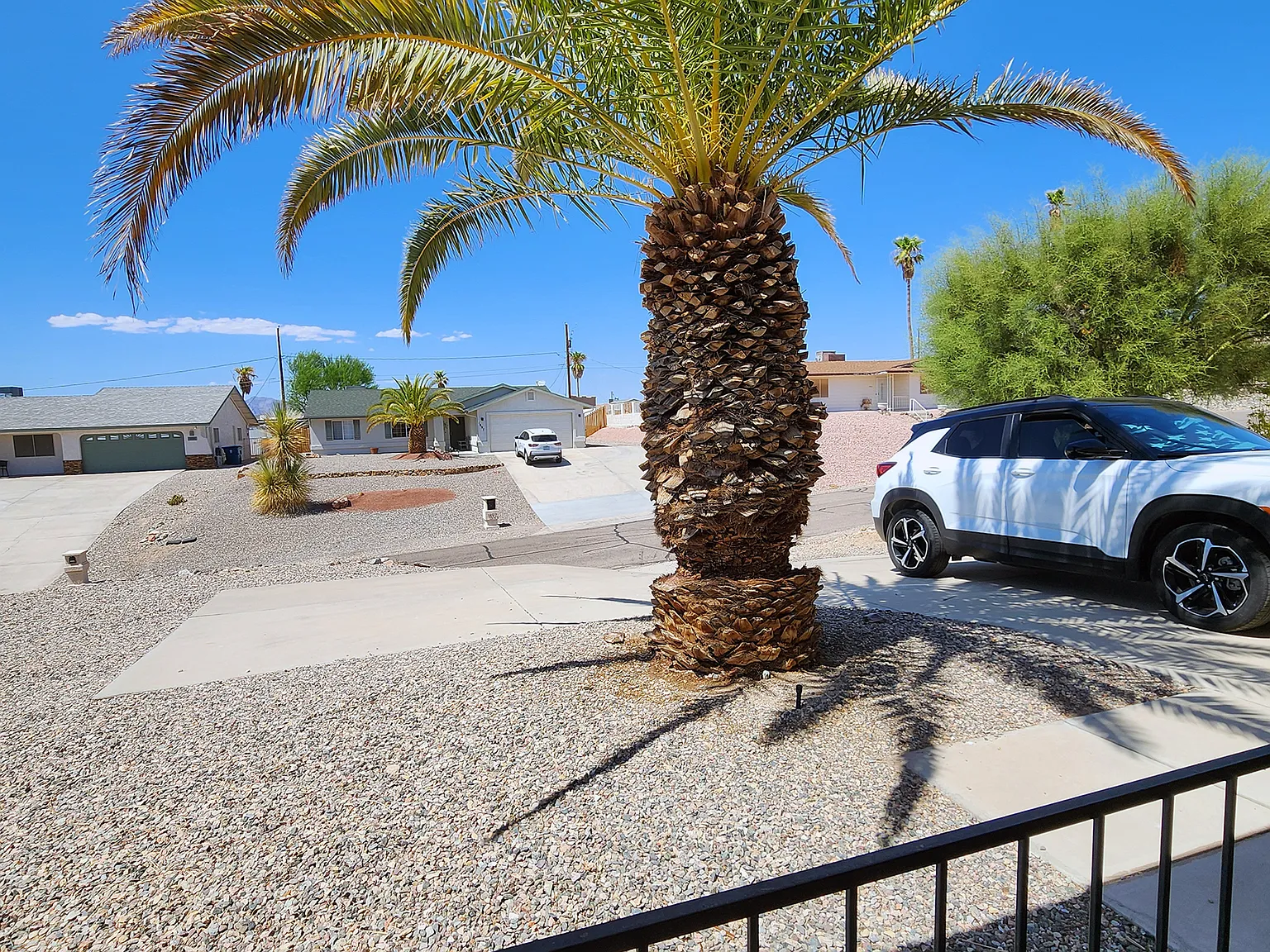 Charming 3-Bedroom Home with Scenic Lake Views and Serene Outdoor Spac — Photo 4