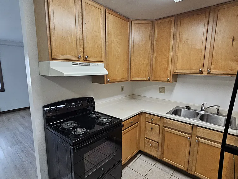 1705 La Crescent St #129 — Photo 5
