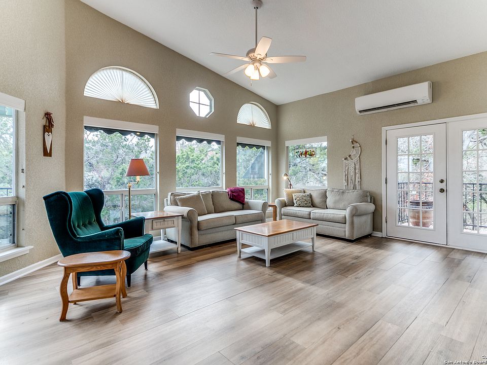 1st image of 2644 WOODCREST DR