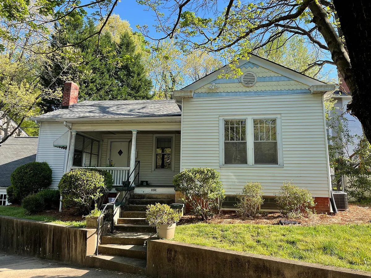 Building Photo - 1152 W End Blvd #B