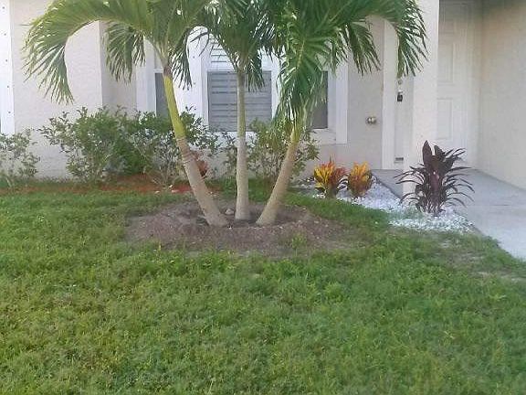 3rd image of 2712 SE Melaleuca Blvd