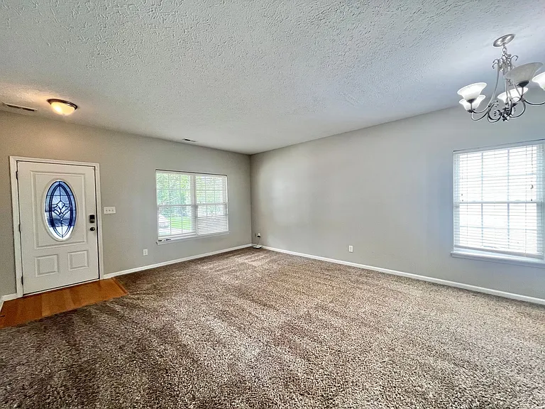 2019 Spring Creek Dr — Photo 2
