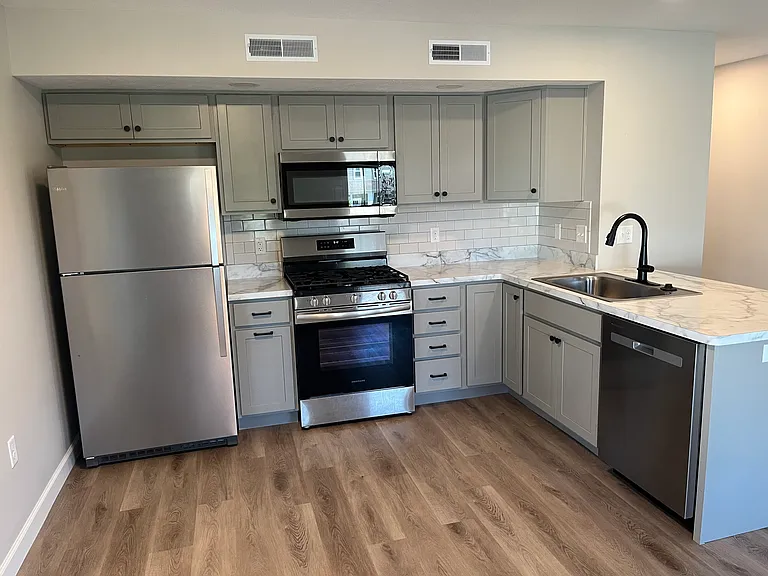 621 W Main St #621 — Photo 3