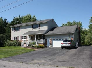 15 Montclair Dr, Glenville, NY 12302