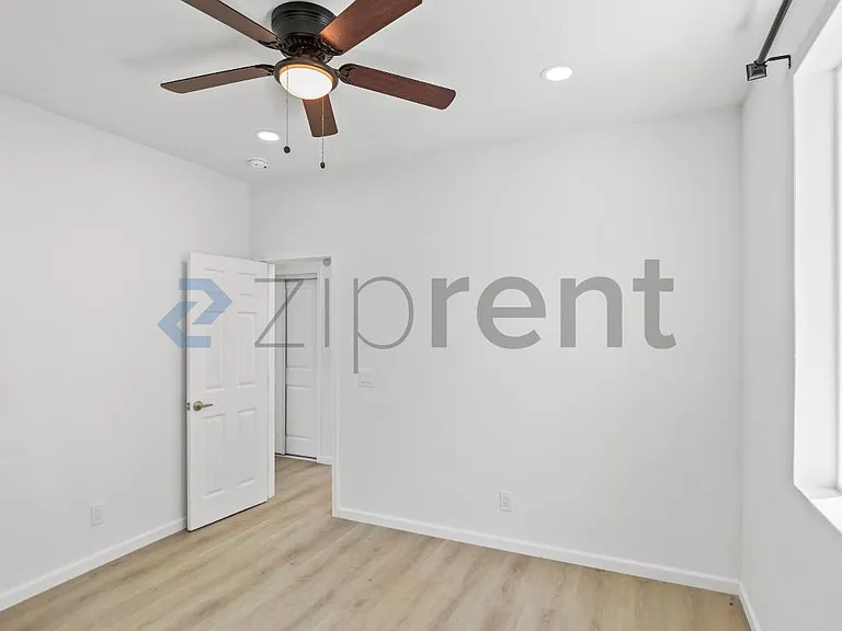640 Plomosa Ct #B — Photo 18