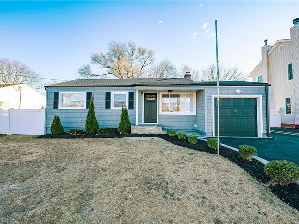 84 Dollard Drive, North Babylon, NY 11703