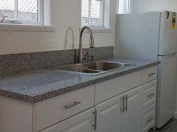 3rd image of 1301 28th St APT 2