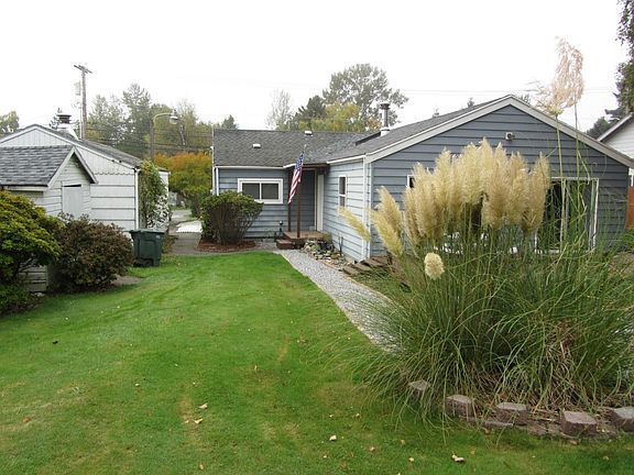 2nd image of 3412 Alderwood Ave
