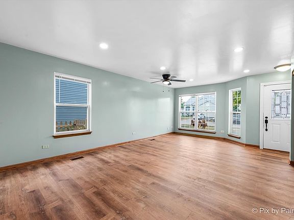 2nd image of 2076 Longwood Ct