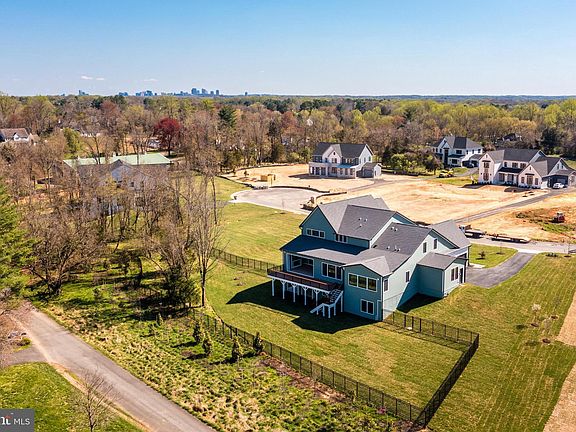 3rd image of 668 Stratford Hill Ct