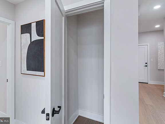 4th image of 1516 E Capitol St NE #1