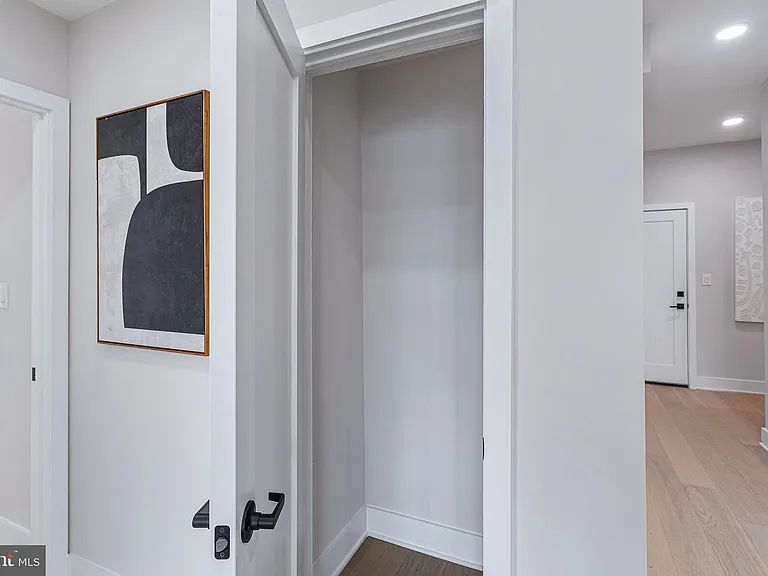 1516 E Capitol St NE #1 — Photo 4