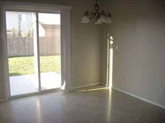 3rd image of 1915 W Crown Pointe Ave