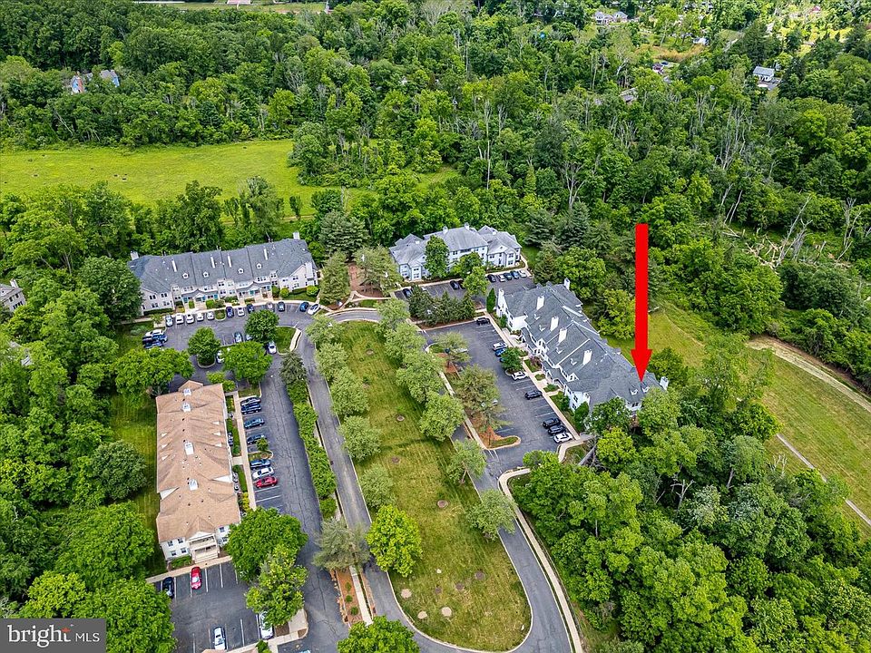 1st image of 527 Brickhouse Rd