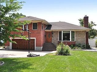 21510 33rd Ave, Bayside, NY 11361