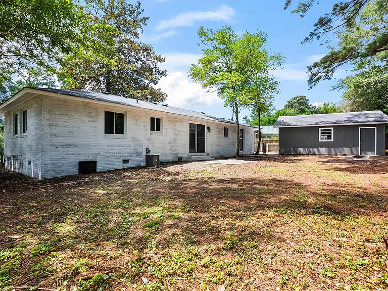 1728 Sandalwood Dr — Photo 32