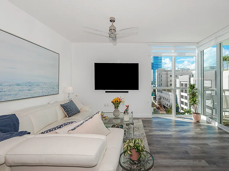 111 SE 8th Ave #705 — Photo 34