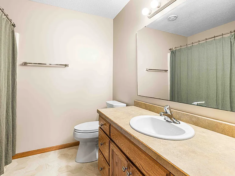 816 Woodbridge Cir — Photo 14