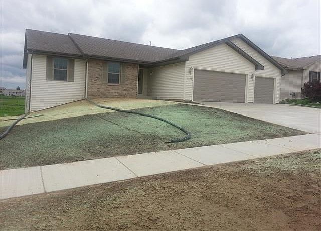 1st image of 1140 Crestline Dr