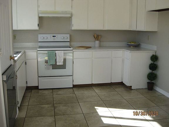 4th image of 1086 Southside Dr