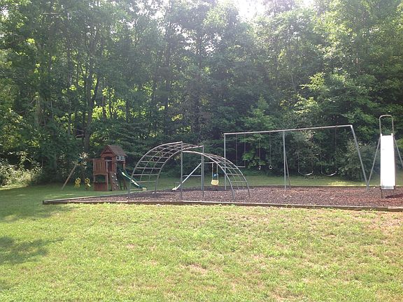4th image of 205 Oak Crest Dr
