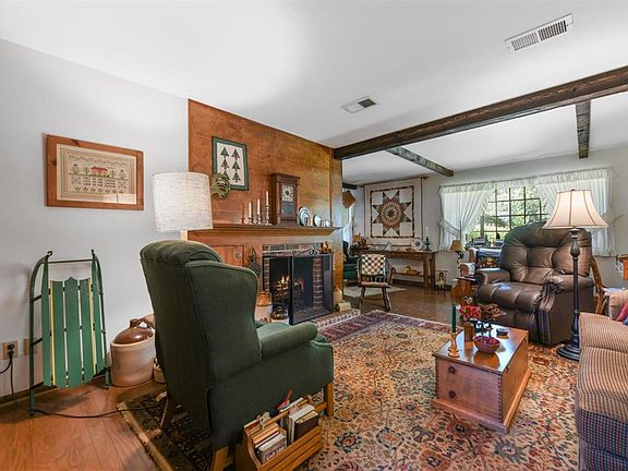 5th image of 810 Golden Bear Ln